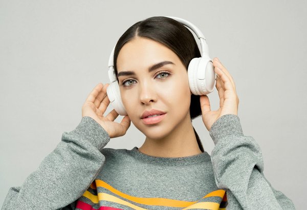 Astuce Ultime pour Dénicher des Blouses à Col Lavallière : Sublimez Votre Style Vintage et Chic !